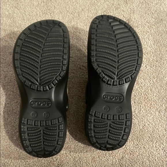 CROCS Women’s Platform Black Slip-On Sandals (never worn) - Picture 4 of 5